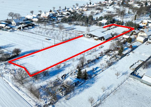 Zabehnutá menšia farma s pozemkom 3800m2 Želiezovce