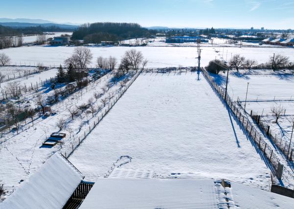 Zabehnutá menšia farma s pozemkom 3800m2 Želiezovce