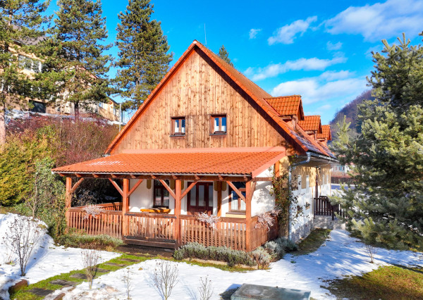 Zabehnutý penzión v obci Svätý Anton, okr. Banská Štiavnica