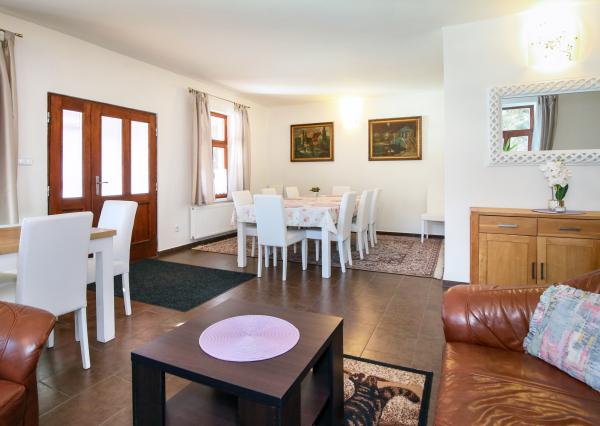 Zabehnutý penzión v obci Svätý Anton, okr. Banská Štiavnica