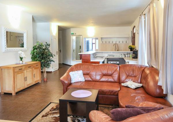 Zabehnutý penzión v obci Svätý Anton, okr. Banská Štiavnica