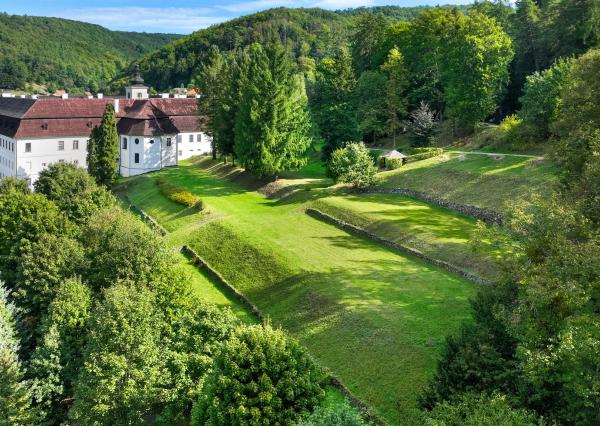 Obývateľný vidiecky dom, chalupa s pozemkom 500m2 Svätý Anton