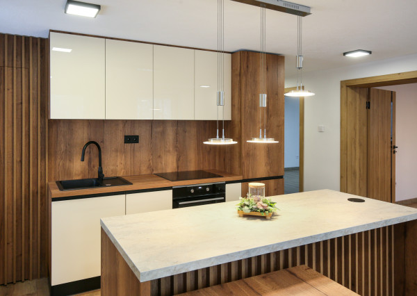 PRENÁJOM 2-izbový priestranný byt, 70m2, Banská Štiavnica