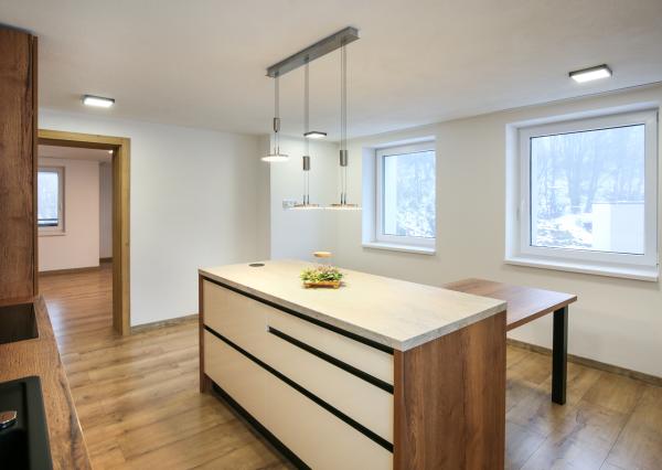 PRENÁJOM 2-izbový priestranný byt, 70m2, Banská Štiavnica