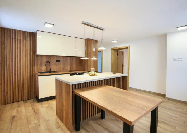 PRENÁJOM 2-izbový priestranný byt, 70m2, Banská Štiavnica