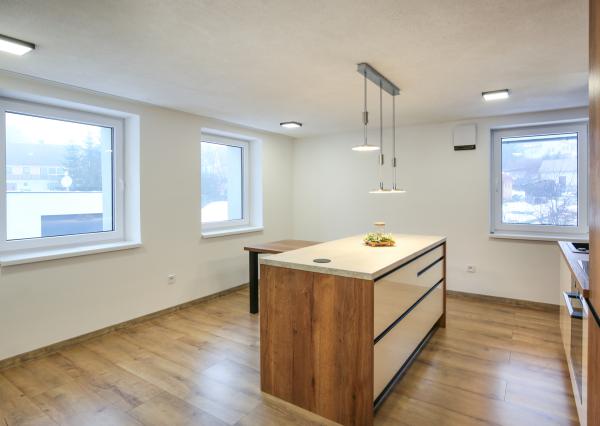 PRENÁJOM 2-izbový priestranný byt, 70m2, Banská Štiavnica