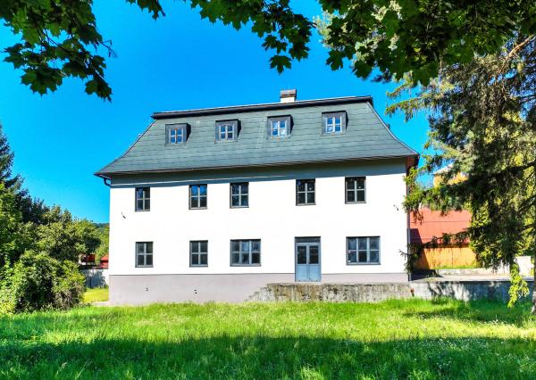 Zrekonštruovaná budova - 1300m2 pozemok Banská Štiavnica