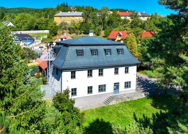 Zrekonštruovaná budova - 1300m2 pozemok Banská Štiavnica