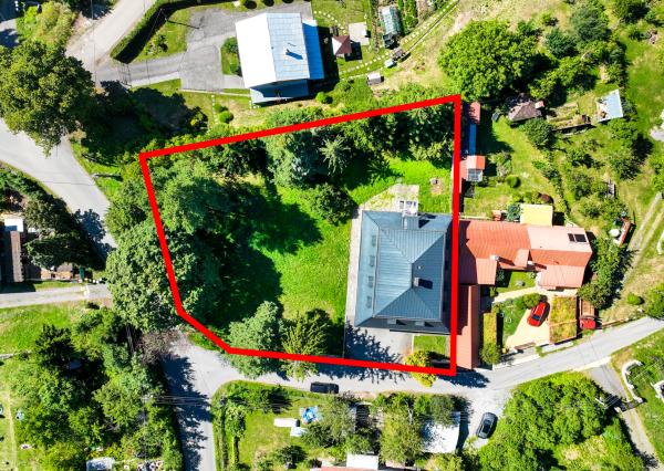 Zrekonštruovaná budova - 1300m2 pozemok Banská Štiavnica