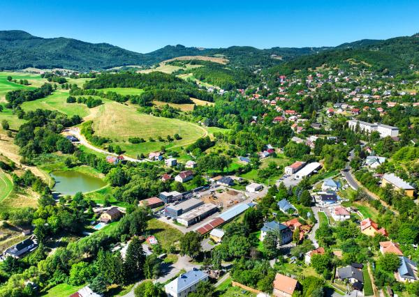 Zrekonštruovaná budova - 1300m2 pozemok Banská Štiavnica