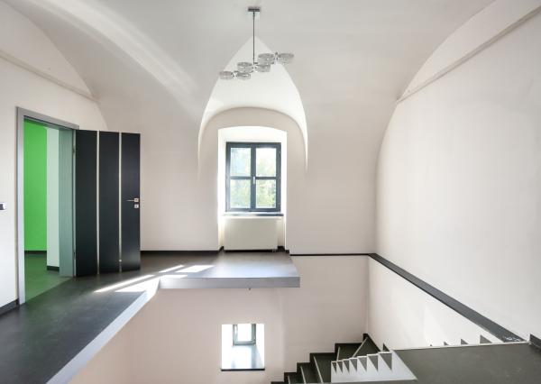 Zrekonštruovaná budova - 1300m2 pozemok Banská Štiavnica