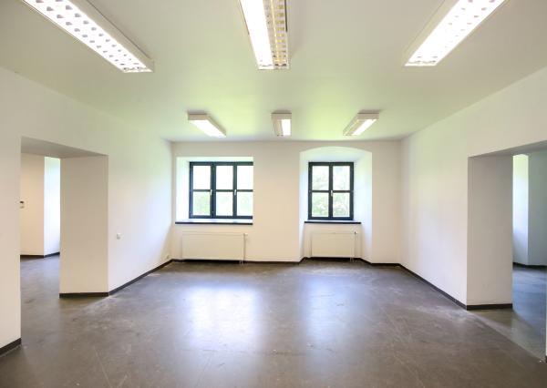 Zrekonštruovaná budova - 1300m2 pozemok Banská Štiavnica