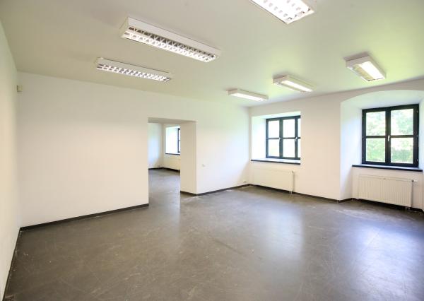 Zrekonštruovaná budova - 1300m2 pozemok Banská Štiavnica