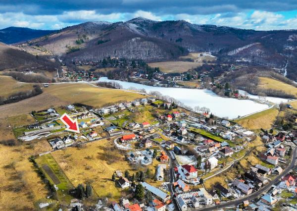 Stavebný pozemok pre rekreačnú chatu 200m od jazera Banský Studenec