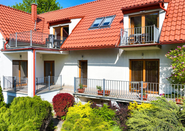 Rodinný dom s 5 bytovými jednotkami a s krásnou záhradou