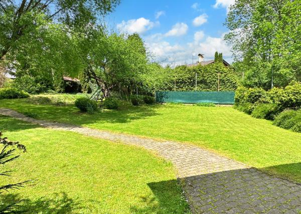 Rodinný dom s 5 bytovými jednotkami a s krásnou záhradou