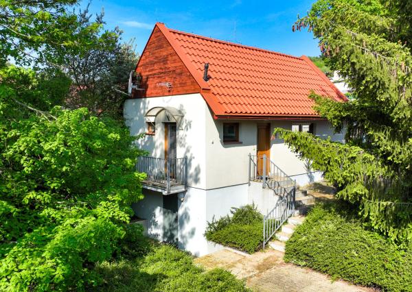 Rodinný dom s 5 bytovými jednotkami a s krásnou záhradou