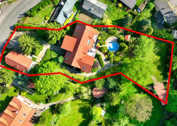 Rodinný dom s 5 bytovými jednotkami a s krásnou záhradou