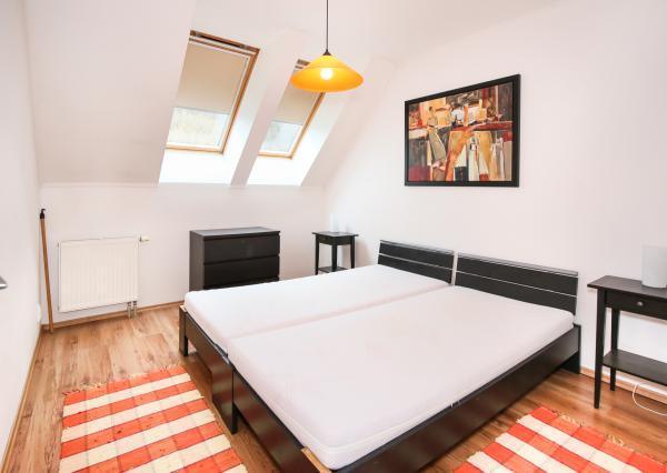 Rodinný dom s 5 bytovými jednotkami a s krásnou záhradou