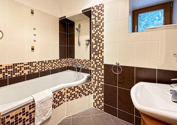 Rodinný dom s 5 bytovými jednotkami a s krásnou záhradou