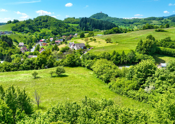Rovinatý, slnečný pozemok s možnosťou stavby, Banská Belá