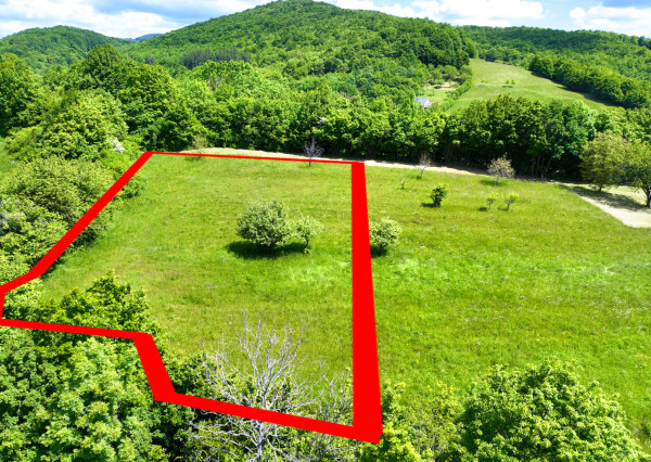 Rovinatý, slnečný pozemok s možnosťou stavby, Banská Belá