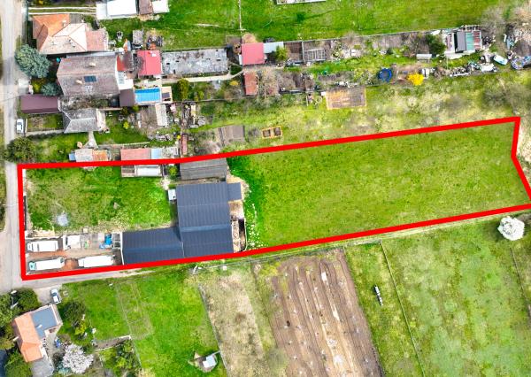 Zabehnutá menšia farma s pozemkom 3800m2 Želiezovce