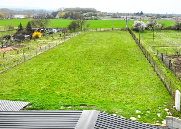 Zabehnutá menšia farma s pozemkom 3800m2 Želiezovce