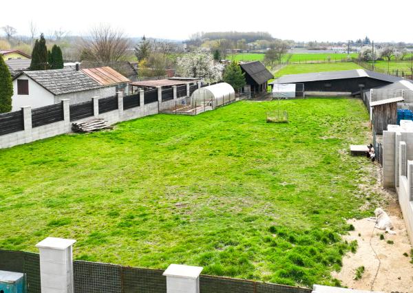 Zabehnutá menšia farma s pozemkom 3800m2 Želiezovce