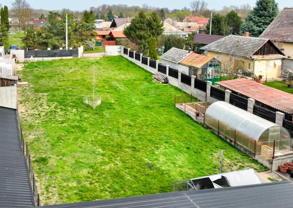 Zabehnutá menšia farma s pozemkom 3800m2 Želiezovce