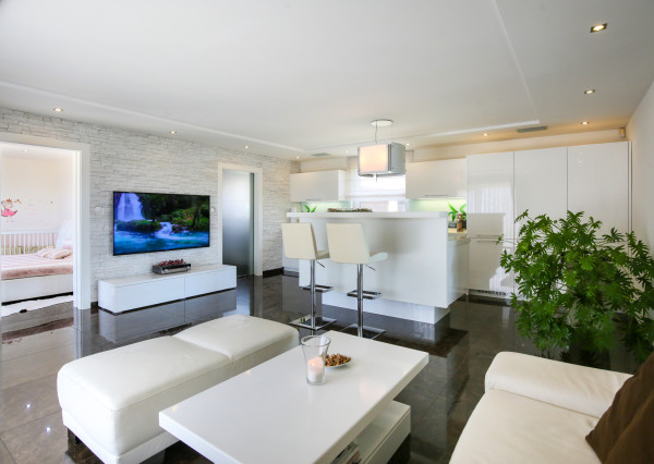 Moderná rodinná usadlosť, pozemok o veľkosti 9000m2, Krupina