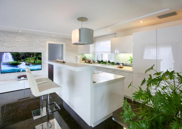 Moderná rodinná usadlosť, pozemok o veľkosti 9000m2, Krupina