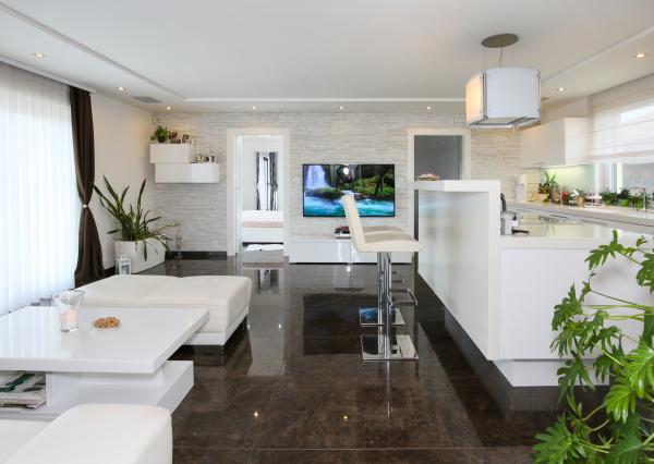 Moderná rodinná usadlosť, pozemok o veľkosti 9000m2, Krupina