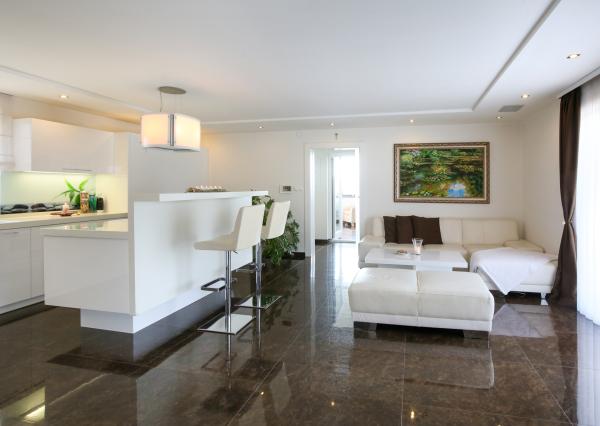 Moderná rodinná usadlosť, pozemok o veľkosti 9000m2, Krupina