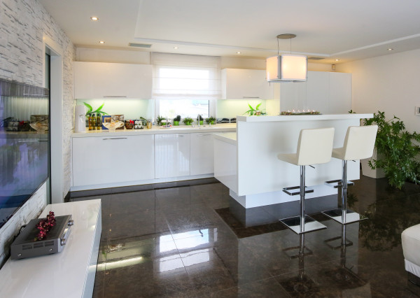 Moderná rodinná usadlosť, pozemok o veľkosti 9000m2, Krupina