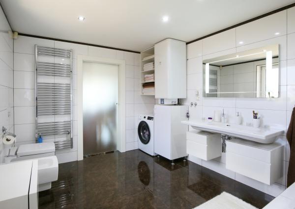 Moderná rodinná usadlosť, pozemok o veľkosti 9000m2, Krupina