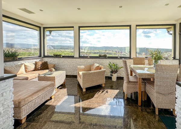 Moderná rodinná usadlosť, pozemok o veľkosti 9000m2, Krupina