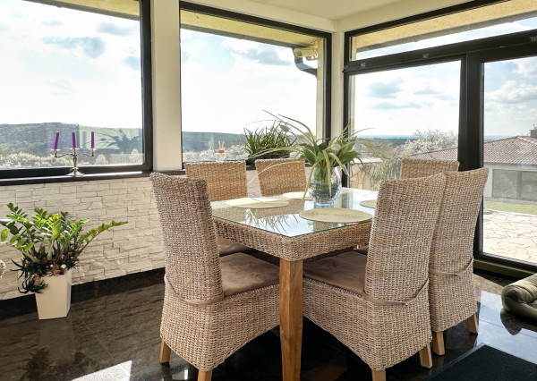 Moderná rodinná usadlosť, pozemok o veľkosti 9000m2, Krupina