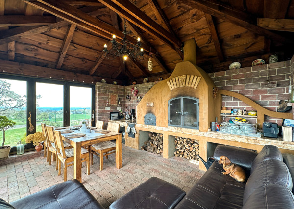 Moderná rodinná usadlosť, pozemok o veľkosti 9000m2, Krupina