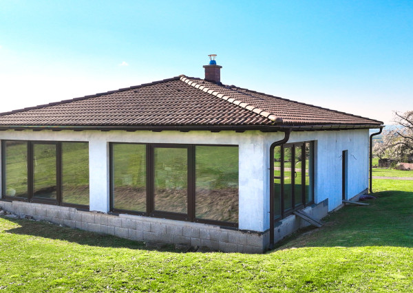 Moderná rodinná usadlosť, pozemok o veľkosti 9000m2, Krupina