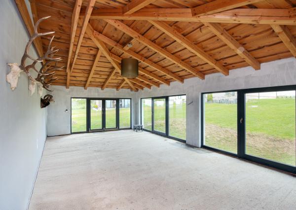 Moderná rodinná usadlosť, pozemok o veľkosti 9000m2, Krupina