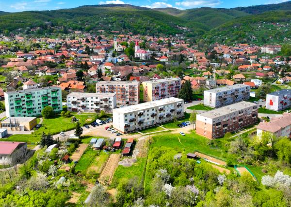 Viacúčelový investičný rovinatý pozemok 750m2 Pukanec