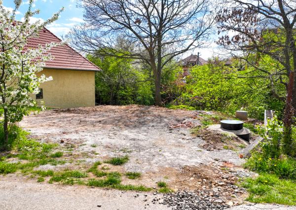 Pozemok so sieťami a možnosťou stavby 333m2, Pukanec