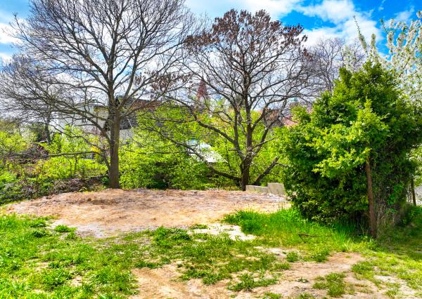 Pozemok so sieťami a možnosťou stavby 333m2, Pukanec