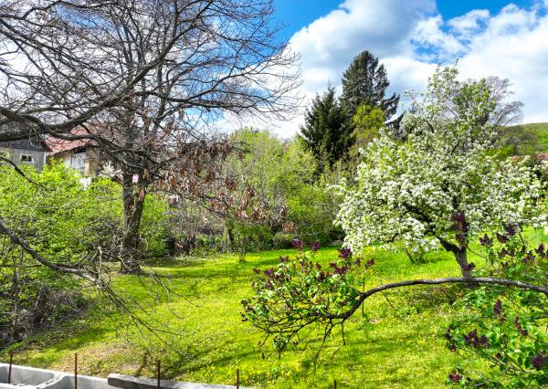 Pozemok so sieťami a možnosťou stavby 333m2, Pukanec