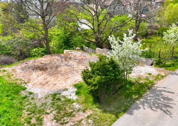 Pozemok so sieťami a možnosťou stavby 333m2, Pukanec