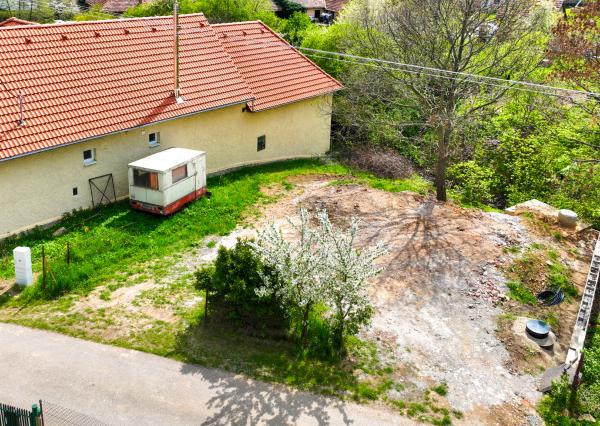 Pozemok so sieťami a možnosťou stavby 333m2, Pukanec