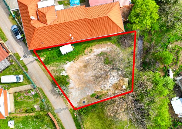 Pozemok so sieťami a možnosťou stavby 333m2, Pukanec