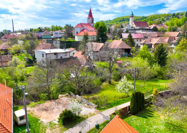 Pozemok so sieťami a možnosťou stavby 333m2, Pukanec