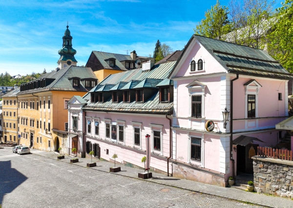 Zabehnutý penzión s reštauráciou v srdci mesta Banská Štiavnica